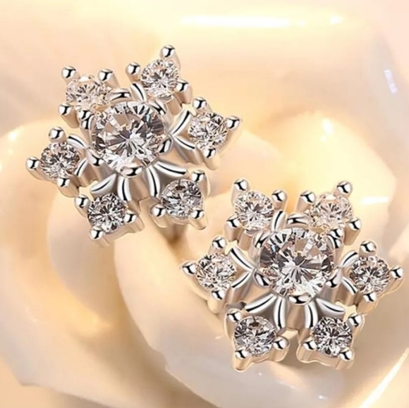 Sterling Silver CZ Snowflake Stud Earrings NEW - Picture 6 of 10